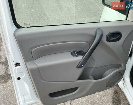 Белый Рено Кенгу, объемом двигателя 1.46 л и пробегом 290 тыс. км за 5999 $, фото 13 на Automoto.ua