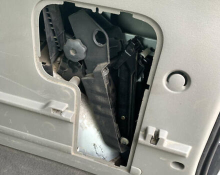 Белый Рено Кенгу, объемом двигателя 1.6 л и пробегом 152 тыс. км за 7100 $, фото 23 на Automoto.ua