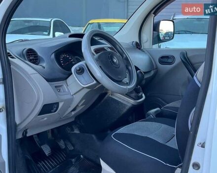 Белый Рено Кенгу, объемом двигателя 1.5 л и пробегом 301 тыс. км за 6290 $, фото 12 на Automoto.ua