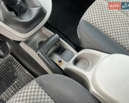 Белый Рено Кенгу, объемом двигателя 1.46 л и пробегом 290 тыс. км за 5999 $, фото 21 на Automoto.ua