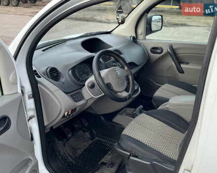 Белый Рено Кенгу, объемом двигателя 1.46 л и пробегом 290 тыс. км за 5999 $, фото 15 на Automoto.ua