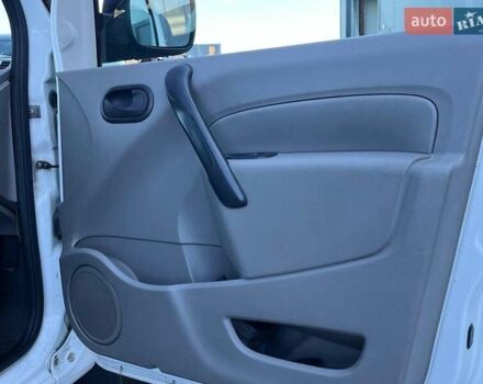 Белый Рено Кенгу, объемом двигателя 1.5 л и пробегом 301 тыс. км за 6290 $, фото 27 на Automoto.ua