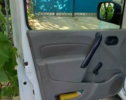 Белый Рено Кенгу, объемом двигателя 1.5 л и пробегом 325 тыс. км за 4000 $, фото 11 на Automoto.ua