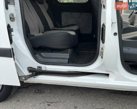 Белый Рено Кенгу, объемом двигателя 1.46 л и пробегом 290 тыс. км за 5999 $, фото 29 на Automoto.ua