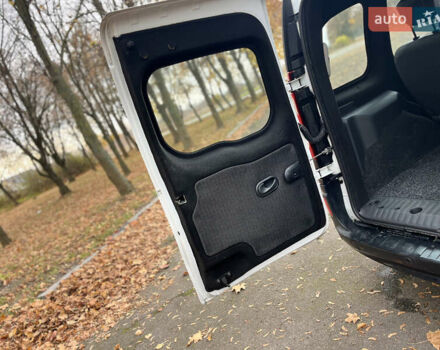 Белый Рено Кенгу, объемом двигателя 1.5 л и пробегом 288 тыс. км за 6350 $, фото 26 на Automoto.ua