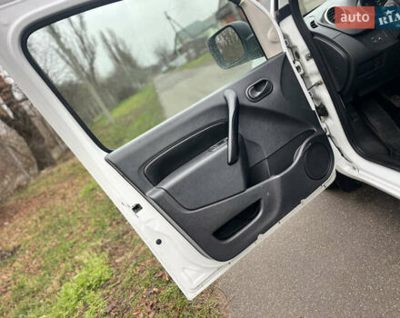 Білий Рено Кєнгу, об'ємом двигуна 1.5 л та пробігом 288 тис. км за 6300 $, фото 19 на Automoto.ua