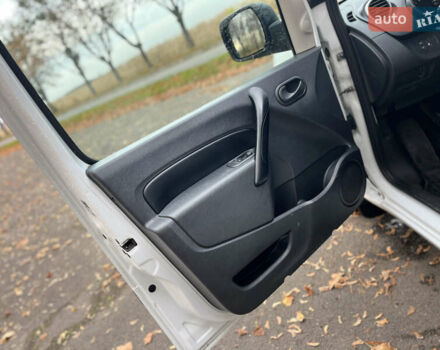 Белый Рено Кенгу, объемом двигателя 1.5 л и пробегом 288 тыс. км за 6350 $, фото 19 на Automoto.ua