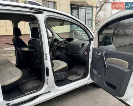 Белый Рено Кенгу, объемом двигателя 1.5 л и пробегом 329 тыс. км за 5199 $, фото 9 на Automoto.ua