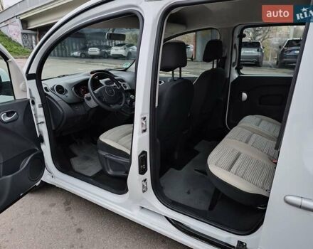 Белый Рено Кенгу, объемом двигателя 1.5 л и пробегом 195 тыс. км за 7929 $, фото 21 на Automoto.ua