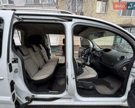 Белый Рено Кенгу, объемом двигателя 1.5 л и пробегом 329 тыс. км за 5199 $, фото 10 на Automoto.ua