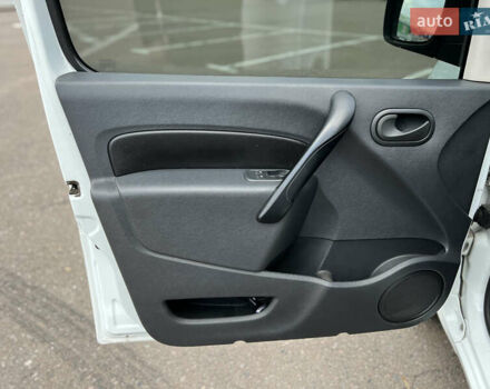 Белый Рено Кенгу, объемом двигателя 1.46 л и пробегом 179 тыс. км за 4999 $, фото 22 на Automoto.ua