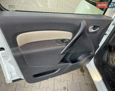 Белый Рено Кенгу, объемом двигателя 1.5 л и пробегом 223 тыс. км за 7450 $, фото 8 на Automoto.ua