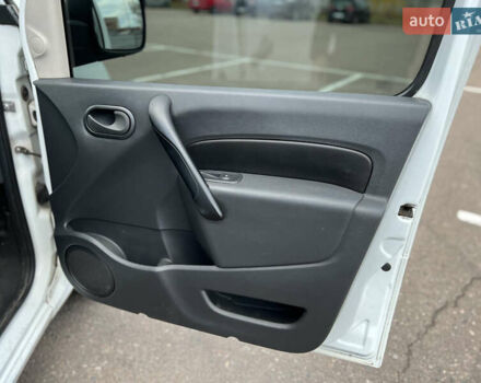 Белый Рено Кенгу, объемом двигателя 1.46 л и пробегом 179 тыс. км за 4999 $, фото 21 на Automoto.ua