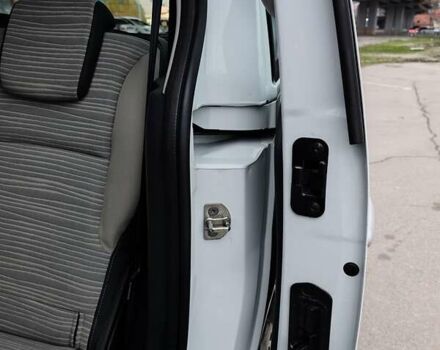 Белый Рено Кенгу, объемом двигателя 1.5 л и пробегом 195 тыс. км за 7929 $, фото 23 на Automoto.ua