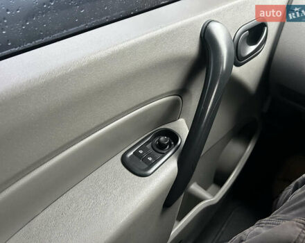 Білий Рено Кєнгу, об'ємом двигуна 1.46 л та пробігом 277 тис. км за 5500 $, фото 18 на Automoto.ua