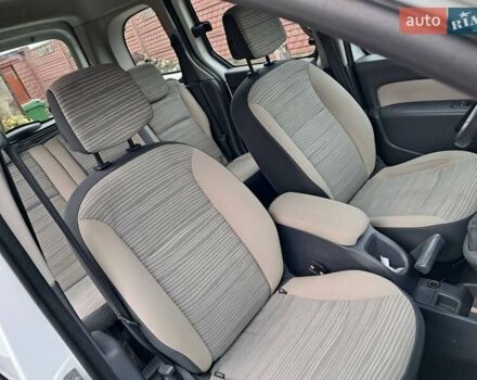 Белый Рено Кенгу, объемом двигателя 1.46 л и пробегом 279 тыс. км за 7700 $, фото 12 на Automoto.ua