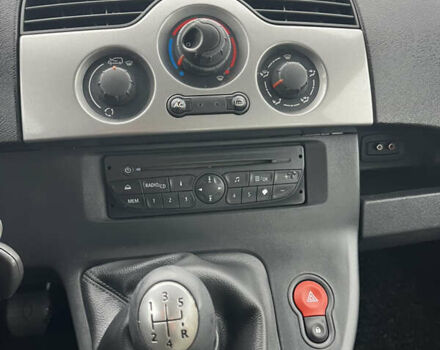 Белый Рено Кенгу, объемом двигателя 1.6 л и пробегом 227 тыс. км за 7700 $, фото 10 на Automoto.ua