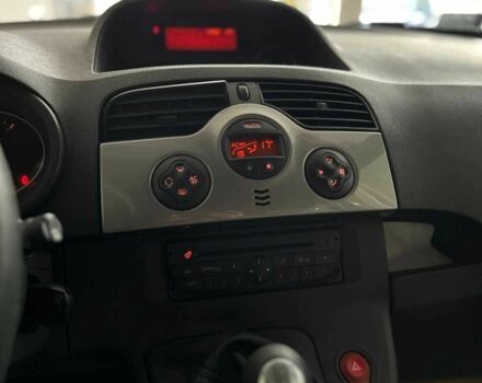 Белый Рено Кенгу, объемом двигателя 1.5 л и пробегом 230 тыс. км за 7600 $, фото 16 на Automoto.ua