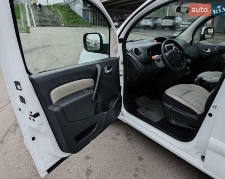 Белый Рено Кенгу, объемом двигателя 1.5 л и пробегом 195 тыс. км за 7929 $, фото 16 на Automoto.ua