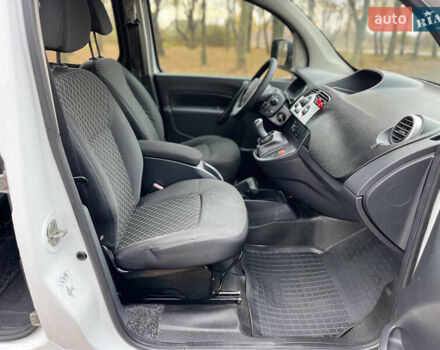 Белый Рено Кенгу, объемом двигателя 1.5 л и пробегом 288 тыс. км за 6350 $, фото 39 на Automoto.ua