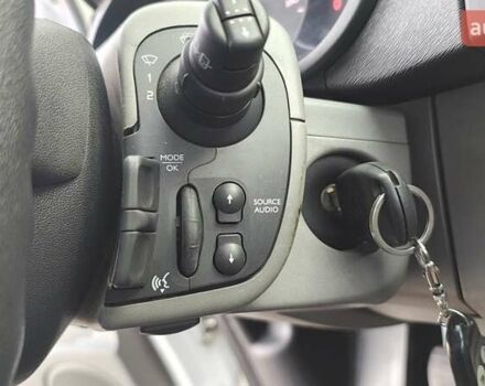 Белый Рено Кенгу, объемом двигателя 1.5 л и пробегом 286 тыс. км за 6000 $, фото 7 на Automoto.ua