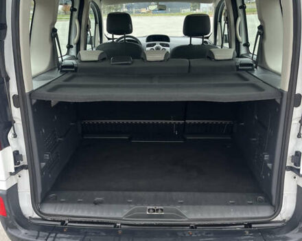 Белый Рено Кенгу, объемом двигателя 1.6 л и пробегом 227 тыс. км за 7700 $, фото 7 на Automoto.ua