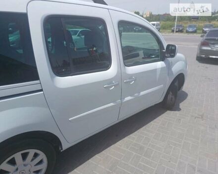 Белый Рено Кенгу, объемом двигателя 1.6 л и пробегом 228 тыс. км за 6900 $, фото 4 на Automoto.ua