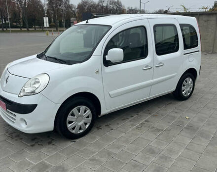 Белый Рено Кенгу, объемом двигателя 1.6 л и пробегом 227 тыс. км за 7700 $, фото 4 на Automoto.ua