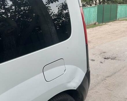 Белый Рено Кенгу, объемом двигателя 1.5 л и пробегом 350 тыс. км за 6050 $, фото 13 на Automoto.ua