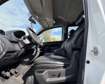 Белый Рено Кенгу, объемом двигателя 1.46 л и пробегом 290 тыс. км за 6999 $, фото 8 на Automoto.ua