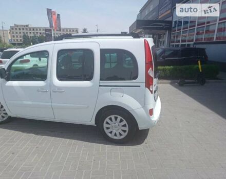 Белый Рено Кенгу, объемом двигателя 1.6 л и пробегом 228 тыс. км за 6700 $, фото 5 на Automoto.ua