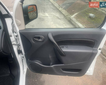 Белый Рено Кенгу, объемом двигателя 1.5 л и пробегом 202 тыс. км за 6400 $, фото 21 на Automoto.ua