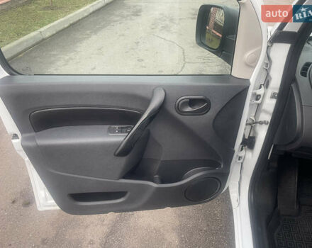 Белый Рено Кенгу, объемом двигателя 1.5 л и пробегом 202 тыс. км за 6400 $, фото 23 на Automoto.ua