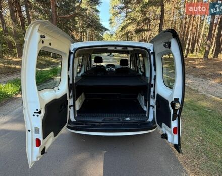 Білий Рено Кєнгу, об'ємом двигуна 1.5 л та пробігом 196 тис. км за 8800 $, фото 43 на Automoto.ua
