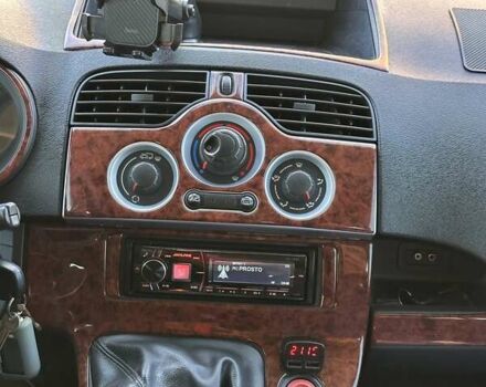 Белый Рено Кенгу, объемом двигателя 1.46 л и пробегом 243 тыс. км за 8600 $, фото 15 на Automoto.ua