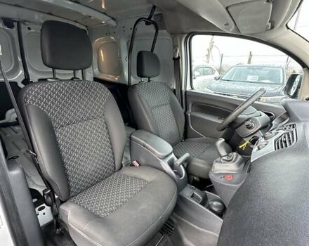 Белый Рено Кенгу, объемом двигателя 1.6 л и пробегом 161 тыс. км за 4600 $, фото 16 на Automoto.ua