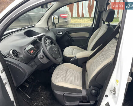 Білий Рено Кєнгу, об'ємом двигуна 0 л та пробігом 216 тис. км за 8200 $, фото 4 на Automoto.ua