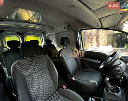 Белый Рено Кенгу, объемом двигателя 1.5 л и пробегом 188 тыс. км за 4950 $, фото 12 на Automoto.ua