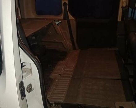 Белый Рено Кенгу, объемом двигателя 1.5 л и пробегом 357 тыс. км за 6200 $, фото 35 на Automoto.ua