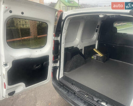 Белый Рено Кенгу, объемом двигателя 1.5 л и пробегом 202 тыс. км за 6400 $, фото 17 на Automoto.ua