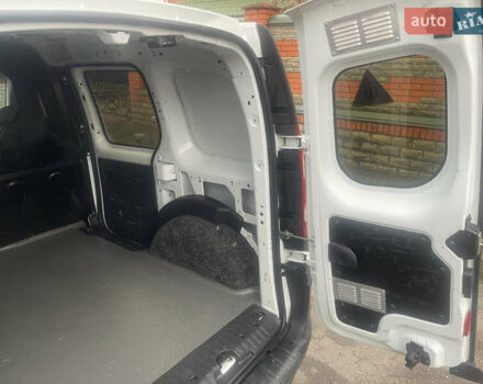 Белый Рено Кенгу, объемом двигателя 1.5 л и пробегом 202 тыс. км за 6400 $, фото 16 на Automoto.ua