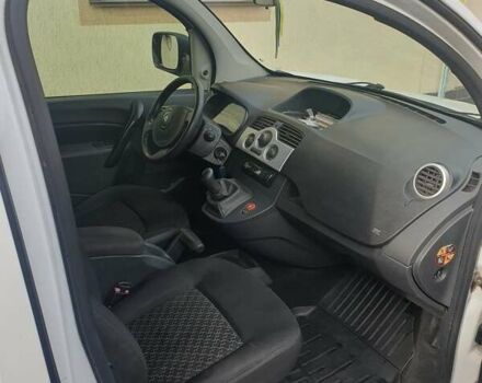 Белый Рено Кенгу, объемом двигателя 1.6 л и пробегом 188 тыс. км за 8500 $, фото 3 на Automoto.ua