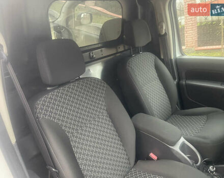 Белый Рено Кенгу, объемом двигателя 1.5 л и пробегом 202 тыс. км за 6400 $, фото 26 на Automoto.ua