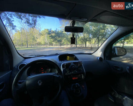 Рено Кенгу 2013 в Николаеве на Automoto.ua Белый Рено Кенгу, объемом двигателя 1.46 л и пробегом 260 тыс. км за 8700 $, фото 7 на Automoto.ua