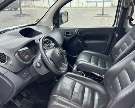 Белый Рено Кенгу, объемом двигателя 1.46 л и пробегом 312 тыс. км за 8600 $, фото 20 на Automoto.ua