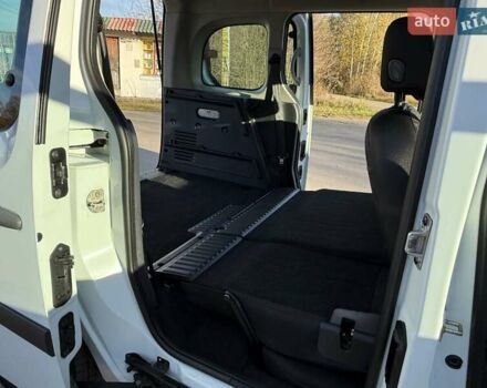 Белый Рено Кенгу, объемом двигателя 1.46 л и пробегом 231 тыс. км за 7750 $, фото 13 на Automoto.ua