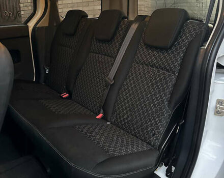 Белый Рено Кенгу, объемом двигателя 1.46 л и пробегом 140 тыс. км за 8999 $, фото 20 на Automoto.ua