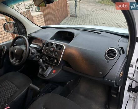 Белый Рено Кенгу, объемом двигателя 1.46 л и пробегом 140 тыс. км за 8999 $, фото 13 на Automoto.ua