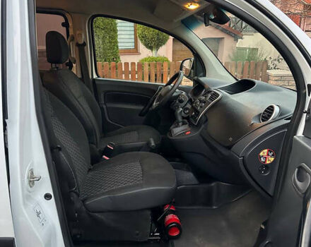 Белый Рено Кенгу, объемом двигателя 1.46 л и пробегом 140 тыс. км за 8999 $, фото 11 на Automoto.ua