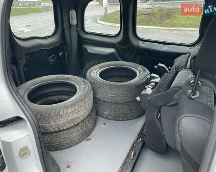 Белый Рено Кенгу, объемом двигателя 1.5 л и пробегом 374 тыс. км за 5700 $, фото 16 на Automoto.ua